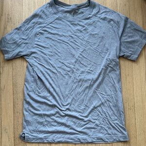 ALO Yoga Short Sleeve Tee in Heather Light Blue